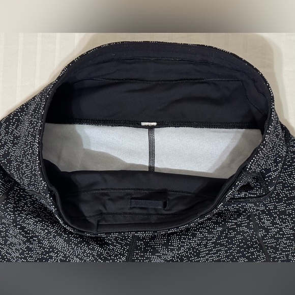 Lululemon Quick Pace Tight Leggings 7/8 Length Soundwave Black White Luxe Size 4 - Picture 6 of 12